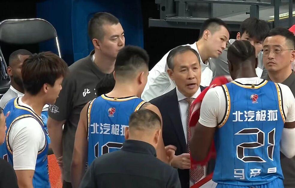 2026世界杯直播下载-中国男篮实力榜上升到第二；辽宁男篮7分险胜北控；北京男篮裁人