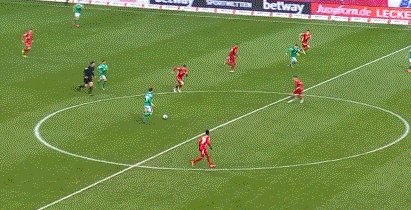 1615653463049055860.gif 2026世界杯手机观看平台-【德甲】莱万三中框+破门 穆勒两助攻 拜仁3比1客胜